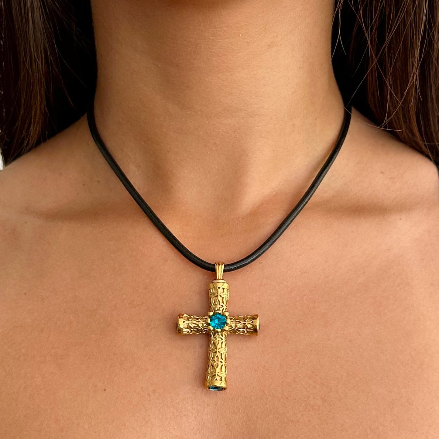 OLIVIA CROSS NECKLACE