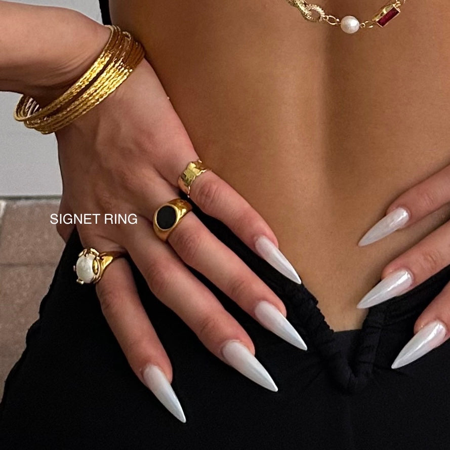 SIGNET RING